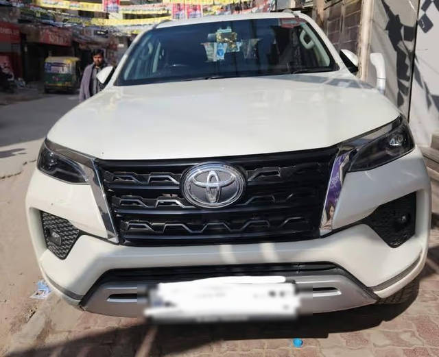 https://images10.gaadi.com/usedcar_image/4615824/original/2888ad2c-0365-4f69-8796-fb61b141820d.png?imwidth=6402