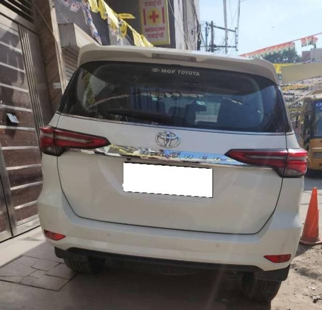https://images10.gaadi.com/usedcar_image/4615824/original/processed_8abd4a95-f11e-417c-80c5-f6e36e97d603.jpeg?imwidth=6401