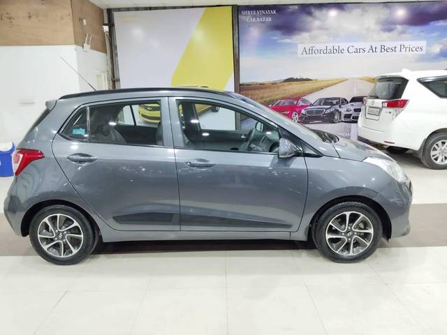 https://images10.gaadi.com/usedcar_image/4615826/original/processed_5e69ecd3a30c6e32f29b1c76049bcff4.jpg?imwidth=6401