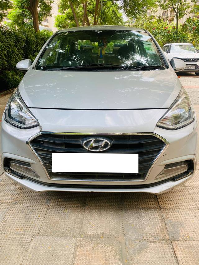 https://images10.gaadi.com/usedcar_image/4615877/original/processed_755af91e-5607-4760-ac25-22f569129393.jpg?imwidth=6401