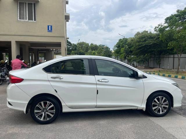 https://images10.gaadi.com/usedcar_image/4615911/original/processed_6e0d1153a91628b2741637722596b13e.jpg?imwidth=6401