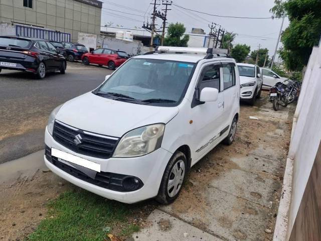 https://images10.gaadi.com/usedcar_image/4615915/original/processed_332a5a22-e11a-43b3-825c-371587be88ed.jpg?imwidth=6401