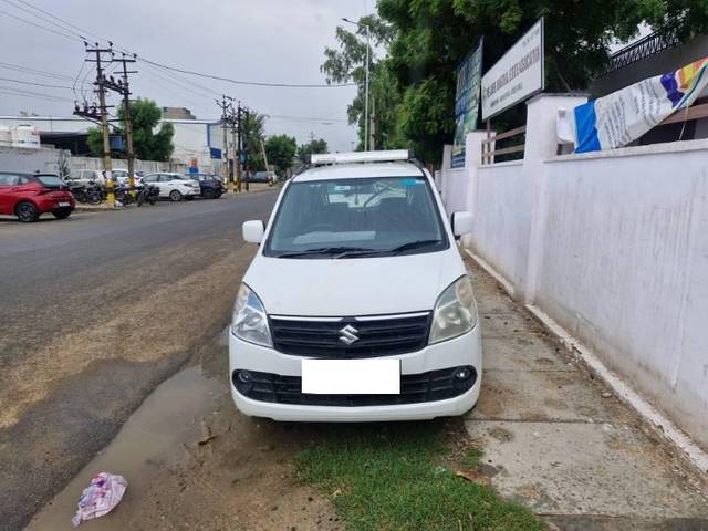 https://images10.gaadi.com/usedcar_image/4615915/original/processed_c6407e8d-89fb-4c14-95a4-94b388bcaa4d.jpg?imwidth=6402