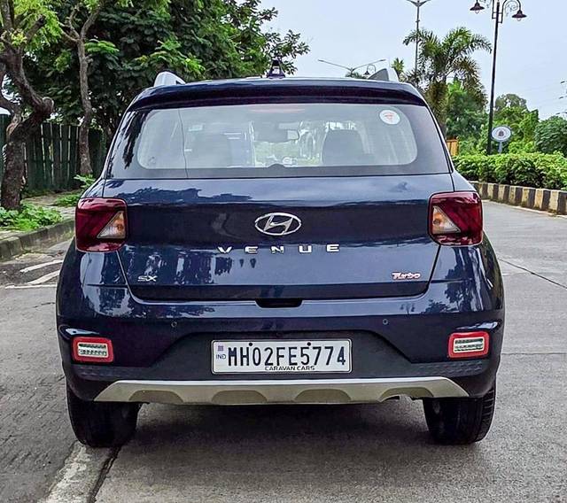 https://images10.gaadi.com/usedcar_image/4615951/original/processed_e71a0b5f00958bb2ea0d53a873f43a51.jpg?imwidth=6402