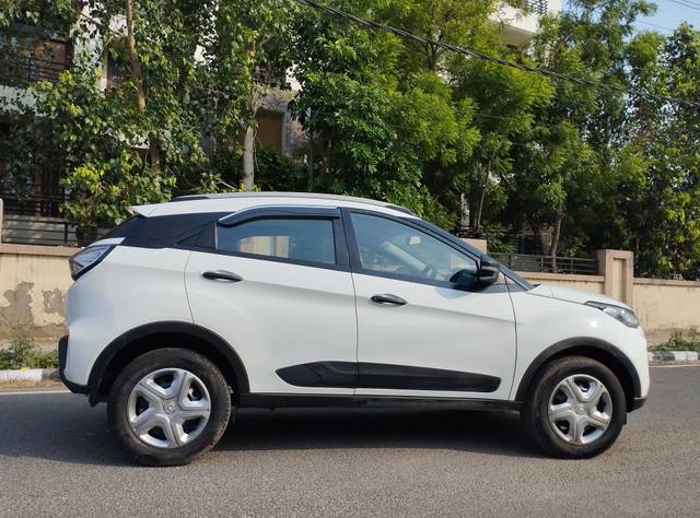 https://images10.gaadi.com/usedcar_image/4615969/original/71bfa94293dca3d56e7cb049c583f1e6.jpg?imwidth=6401