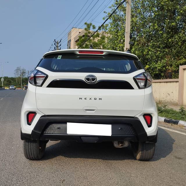 https://images10.gaadi.com/usedcar_image/4615969/original/processed_ea91a8576bc51c8db1e39a206f7b3910.jpg?imwidth=6402