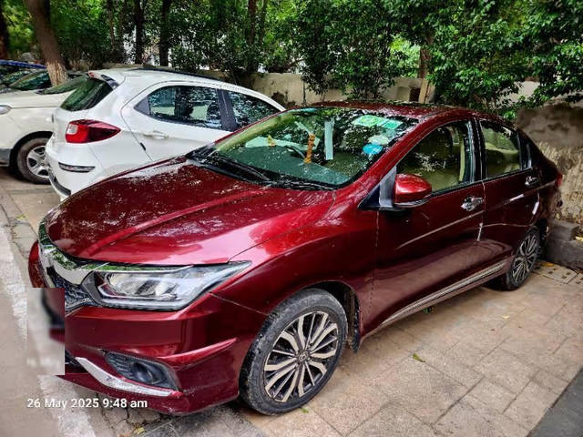 https://images10.gaadi.com/usedcar_image/4615977/original/ff935488-8725-4fe1-9d41-a6153eb3f963.png?imwidth=6400