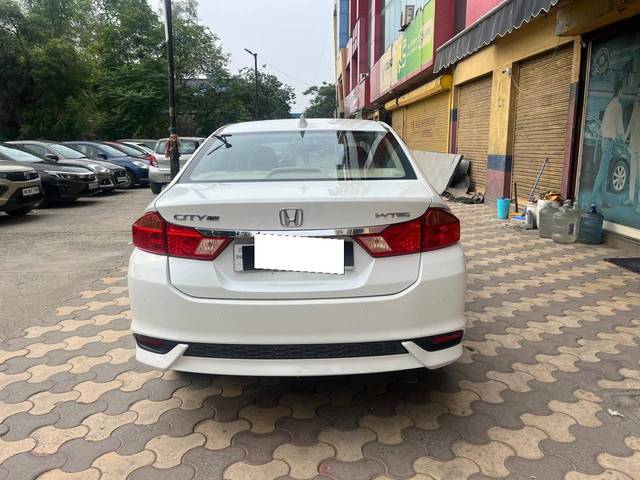https://images10.gaadi.com/usedcar_image/4615981/original/processed_2a85a6d1068cf23f108409347e6382fe.jpg?imwidth=6401