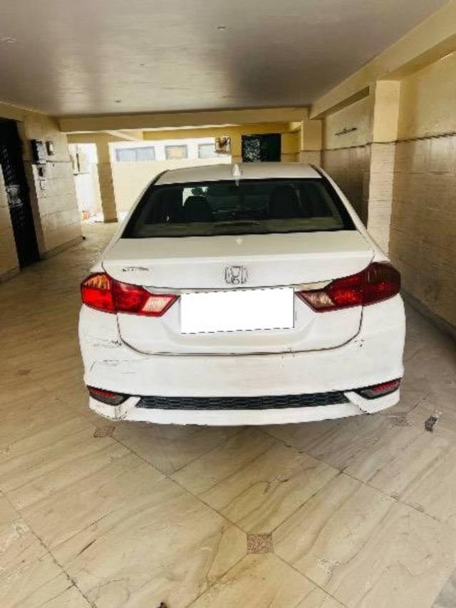 https://images10.gaadi.com/usedcar_image/4615992/original/processed_c3e02b92-2f9d-4a5c-94d7-e69cf93d4aec.jpeg?imwidth=6400
