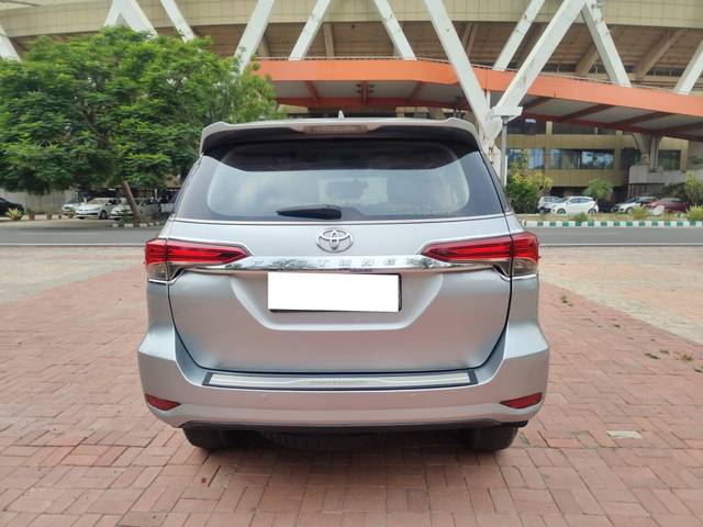 https://images10.gaadi.com/usedcar_image/4616001/original/processed_54ee2114-a920-4fb7-9033-e6d90fc7c285.jpg?imwidth=6402