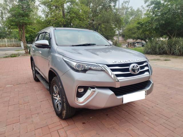 https://images10.gaadi.com/usedcar_image/4616001/original/processed_fdee3bb0-33d3-4779-8981-ec7ed1463fc9.jpg?imwidth=6400