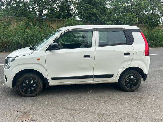 https://images10.gaadi.com/usedcar_image/4616004/original/ba4d8f6c378c87c7f9edc77bc9691f18.jpg?imwidth=6402