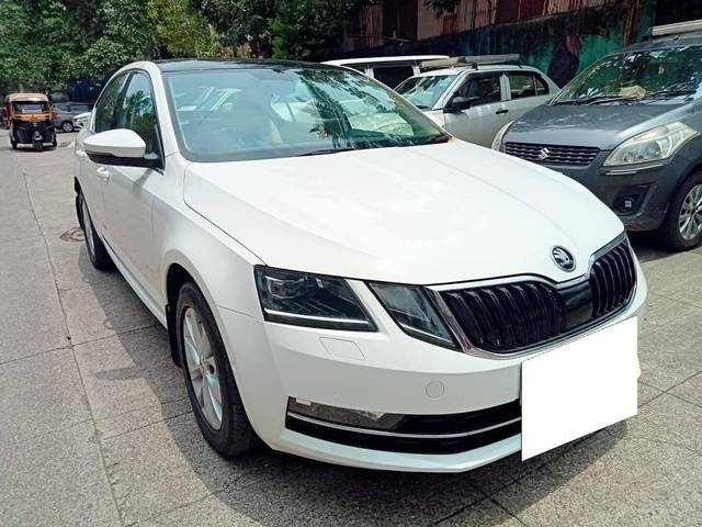 https://images10.gaadi.com/usedcar_image/4616013/original/processed_bf4922d26011835d8592148b1866d574.jpeg?imwidth=6400