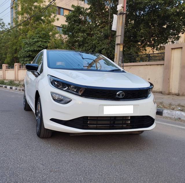 https://images10.gaadi.com/usedcar_image/4616014/original/processed_0b0843a72ecdd6f3695c92fe2634c4de.jpg?imwidth=6400