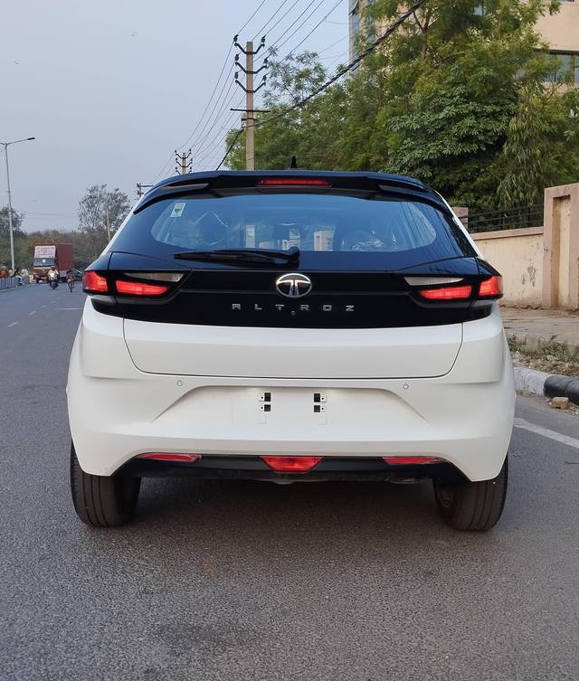 https://images10.gaadi.com/usedcar_image/4616014/original/processed_da398768083c0f6c22fa21fa8aef4c8d.jpg?imwidth=6402