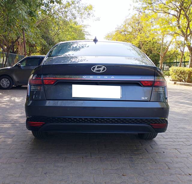 https://images10.gaadi.com/usedcar_image/4616019/original/processed_0446750feca16b4543e08b9c58f35179.jpg?imwidth=6401