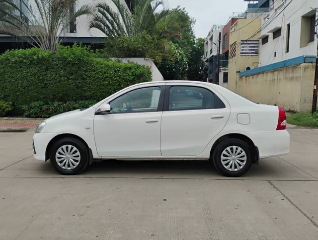 https://images10.gaadi.com/usedcar_image/4616079/original/272a865c153c64add53dd962d6443b99.jpg?imwidth=6402