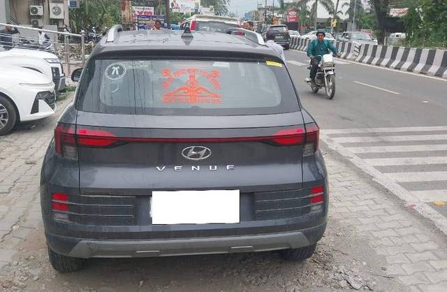 https://images10.gaadi.com/usedcar_image/4616092/original/processed_cdba11059dbd208e496604d54c5bccc8.jpg?imwidth=6401