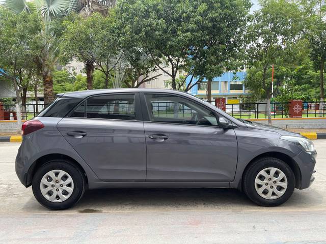 https://images10.gaadi.com/usedcar_image/4616093/original/processed_453720ba4009532c458decf84c76cf09.jpg?imwidth=6401