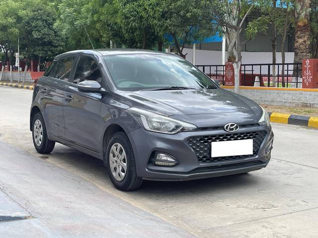 https://images10.gaadi.com/usedcar_image/4616093/original/processed_914bbd9fb409b1e9496781c4c4fdc73b.jpg?imwidth=6400