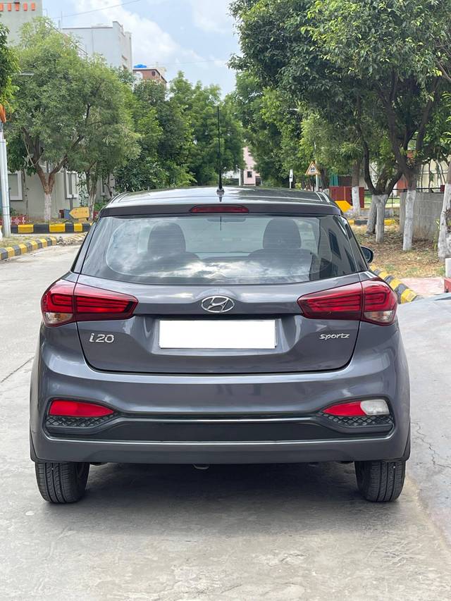 https://images10.gaadi.com/usedcar_image/4616093/original/processed_995e3dc43b61da90823cc96b6eeae583.jpg?imwidth=6402