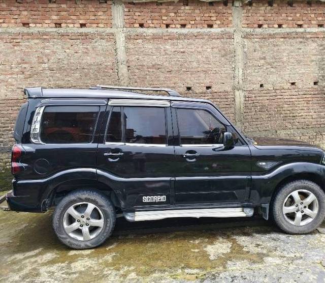 https://images10.gaadi.com/usedcar_image/4616094/original/processed_b3aa7fc7-c06f-4875-a127-cc298c3dc6fc.jpg?imwidth=6401