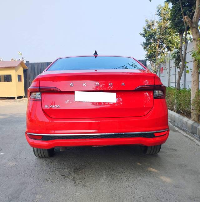 https://images10.gaadi.com/usedcar_image/4616095/original/processed_65523a9fb4703547caed8eaeb6616350.jpg?imwidth=6401