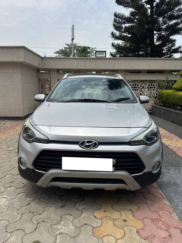 https://images10.gaadi.com/usedcar_image/4616100/original/processed_063849a7082a453a4200e261d61485a1.jpg?imwidth=6402