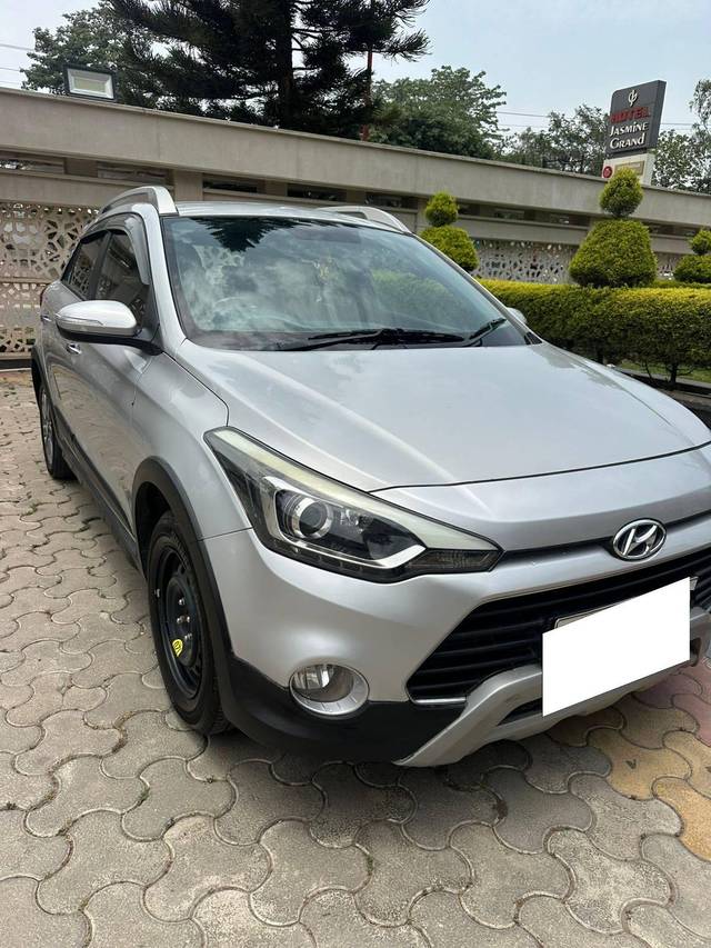 https://images10.gaadi.com/usedcar_image/4616100/original/processed_5d0fb404a29a89424aecac5d61b3fa30.jpg?imwidth=6400