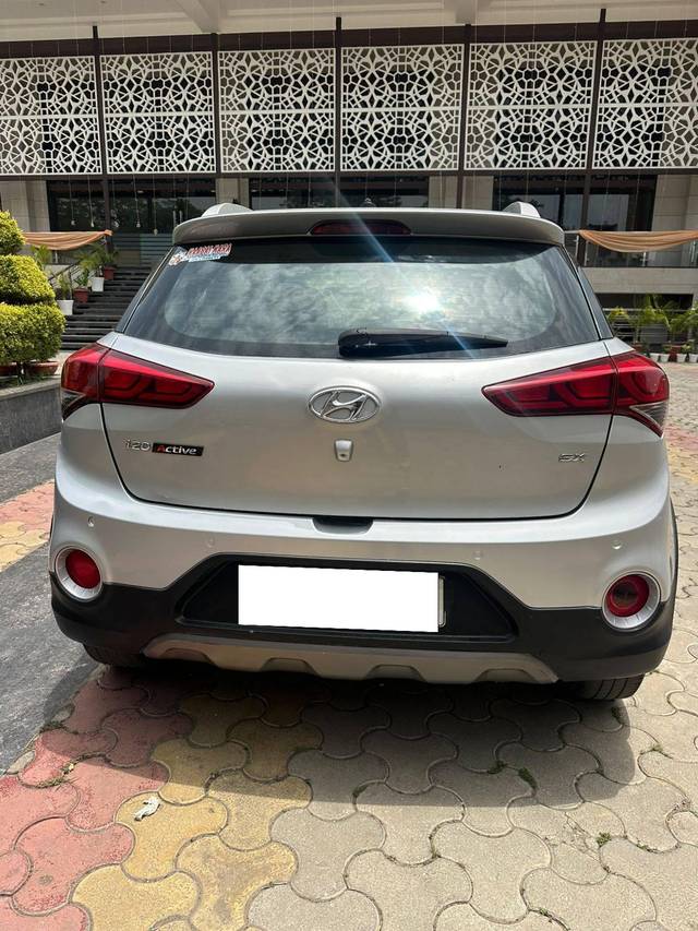 https://images10.gaadi.com/usedcar_image/4616100/original/processed_a789692d5983fbefedf98641efb28928.jpg?imwidth=6401