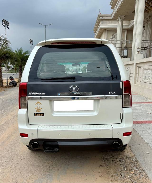 https://images10.gaadi.com/usedcar_image/4616103/original/processed_4c182ef1-8cf9-4fb7-b93f-0586a4d8e34a.jpg?imwidth=6402