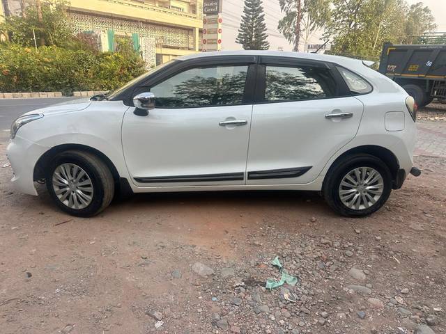 https://images10.gaadi.com/usedcar_image/4616104/original/processed_df140d193f879fdfd4c1b13a157ae463.jpg?imwidth=6402