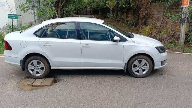 https://images10.gaadi.com/usedcar_image/4616110/original/processed_36e66affa46b198ade8755d0089bf0b8.jpg?imwidth=6401