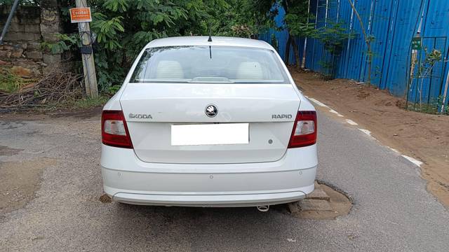 https://images10.gaadi.com/usedcar_image/4616110/original/processed_75a08086dace67fbc6e3b45485d05c8c.jpg?imwidth=6402