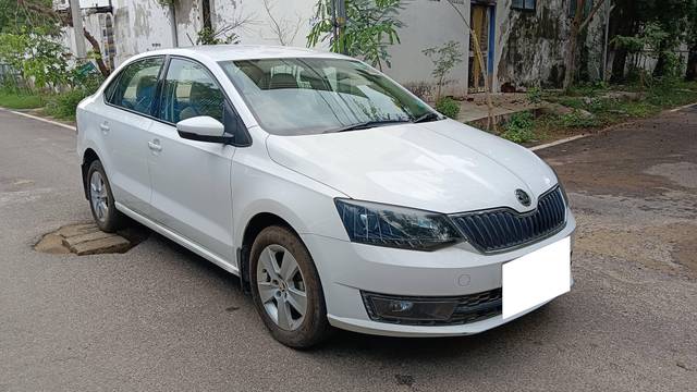 https://images10.gaadi.com/usedcar_image/4616110/original/processed_ff95d2451d3f55c78ad42a9a6d981533.jpg?imwidth=6400