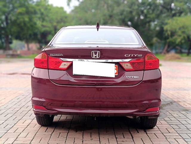 https://images10.gaadi.com/usedcar_image/4616121/original/processed_456f6662f9fd9368cffea08fa8ac18f9.jpg?imwidth=6402