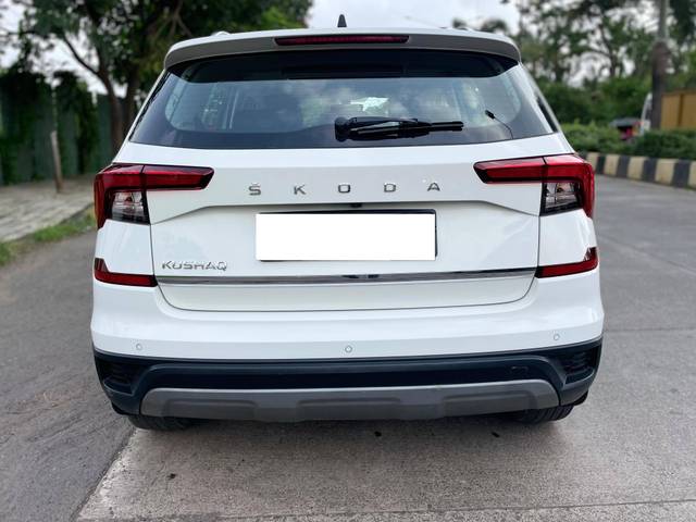 https://images10.gaadi.com/usedcar_image/4616125/original/processed_8bb871ccffca1148fc02d9c09bbc0853.jpg?imwidth=6402