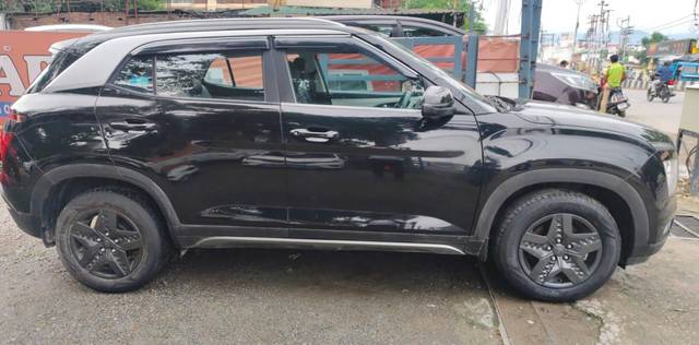 https://images10.gaadi.com/usedcar_image/4616135/original/processed_9f1c04e37867a9759c9d9d58fe08b5fe.jpg?imwidth=6401