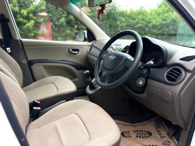 https://images10.gaadi.com/usedcar_image/4616146/original/11cd11528df35f8920518ecf3988f98e.jpg?imwidth=6402