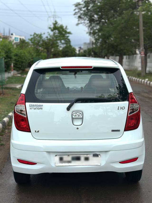 https://images10.gaadi.com/usedcar_image/4616146/original/processed_0e6b1723eed846d12b3960d45402bfde.jpg?imwidth=6401