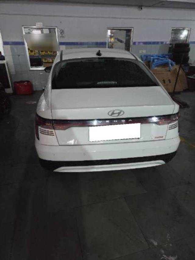 https://images10.gaadi.com/usedcar_image/4616166/original/processed_processed_70112385-c63b-4b0c-8d8d-6b737e1bc57c.jpg?imwidth=6402