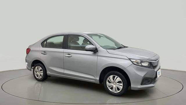 https://images10.gaadi.com/usedcar_image/4616178/original/bb73f36464e9850bf45df7059673669f.jpg?imwidth=6400