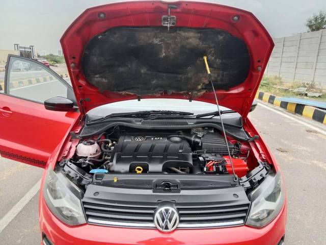 https://images10.gaadi.com/usedcar_image/4616189/original/processed_2ce70c4e8029216fd2bce7b1f30bf36f.jpg?imwidth=6402