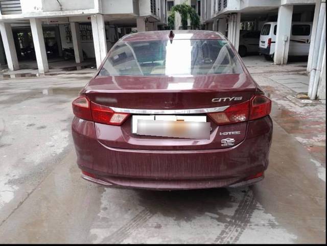 https://images10.gaadi.com/usedcar_image/4616263/original/processed_797ef3d5-bab4-465a-b008-50d4b7e3b616.jpeg?imwidth=6402