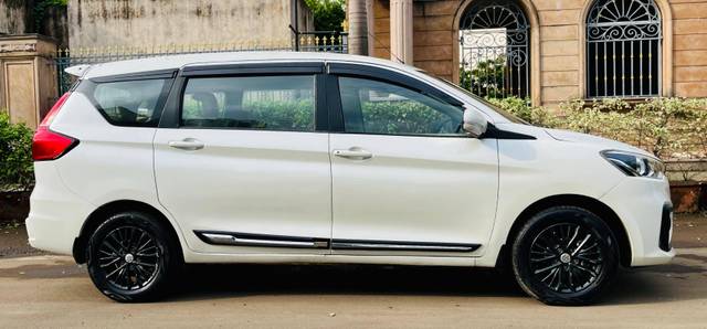 https://images10.gaadi.com/usedcar_image/4616274/original/processed_e21240b0-4976-4726-9492-d0c9d2d8cfab.jpg?imwidth=6401