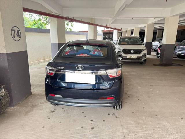 https://images10.gaadi.com/usedcar_image/4616286/original/processed_6047c3d8-78c3-4164-8e10-3bafadd6410a.jpg?imwidth=6402