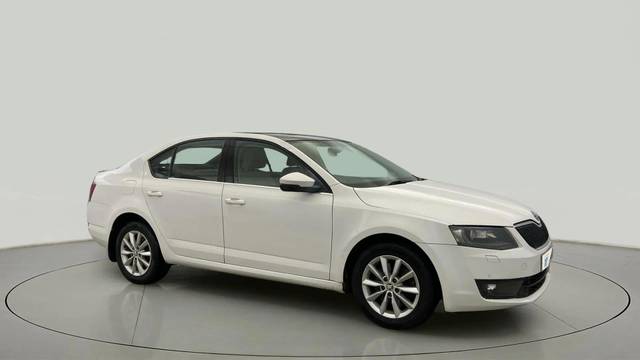 https://images10.gaadi.com/usedcar_image/4616300/original/219cbd4a13cf91666865ab7ffec15a43.jpg?imwidth=6400