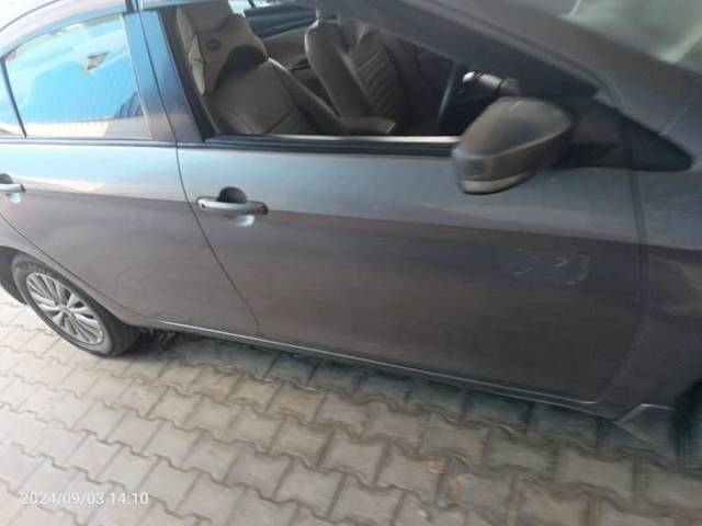 https://images10.gaadi.com/usedcar_image/4616417/original/processed_6253eb35-b54b-4445-b575-7b73a9f15cf9.jpg?imwidth=6402