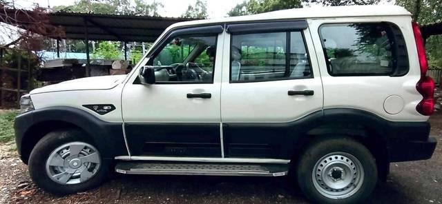 https://images10.gaadi.com/usedcar_image/4616482/original/processed_722b632f-dab5-4535-b011-ea0aab8fc08b.jpg?imwidth=6402