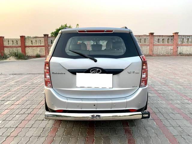 https://images10.gaadi.com/usedcar_image/4616570/original/processed_cab0cbe5-d5b3-45c1-b70d-89916427eec8.jpeg?imwidth=6402